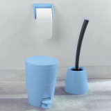 Coordinate per spazzola, pattumiera e porta rotolo di colore azzurro